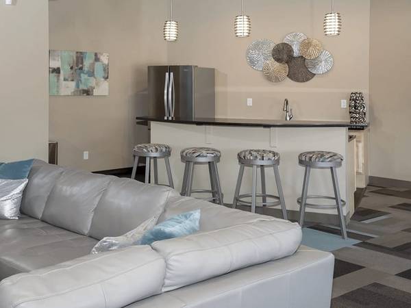 $1,380 / 2br - 930ft2 - Want free rent? Move in by 9/30/2025 & get one month of rent FREE! (6200 78th Ave N , Brooklyn Park , MN)63868703512963120