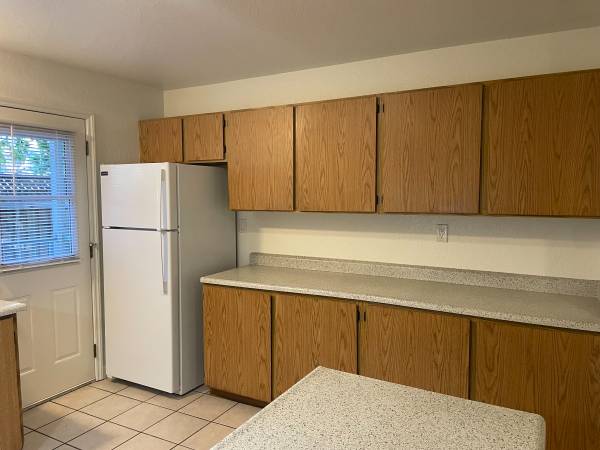 $2,300 / 2br - 910ft2 - GARAGE INCLUDED (santa rosa)63657947133571121
