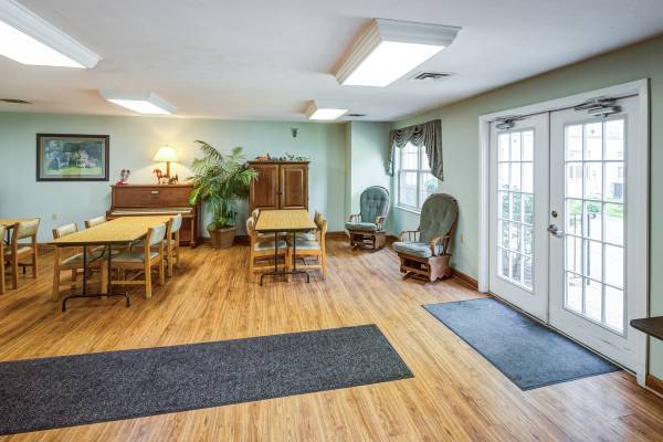 $925 / 2br - 726ft2 - Senior Community, Affordable, Now Avail, Pets OK, Income Limits Apply (Cleveland)63860362911873122