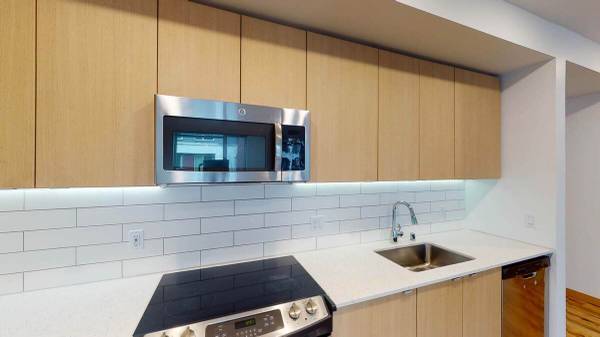 $2,510 / 2br - 975ft2 - 2nd Floor 2x2 w Large Windows and Tons of Natural Light (Seattle)63870756883971123