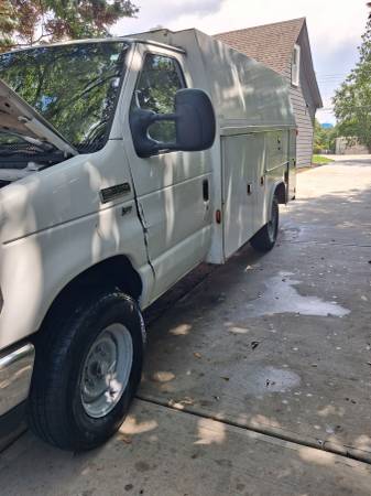 2016 Ford E350 Super Duty - Photo 4