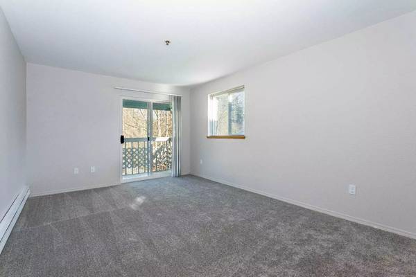 $1,775 / 2br - 813ft2 - Great 2 bed / 1 bath! We Love Pets! Ask about our Pet Policy (Federal Way - Rhododendron Species Botanical Garden)63910194891010124