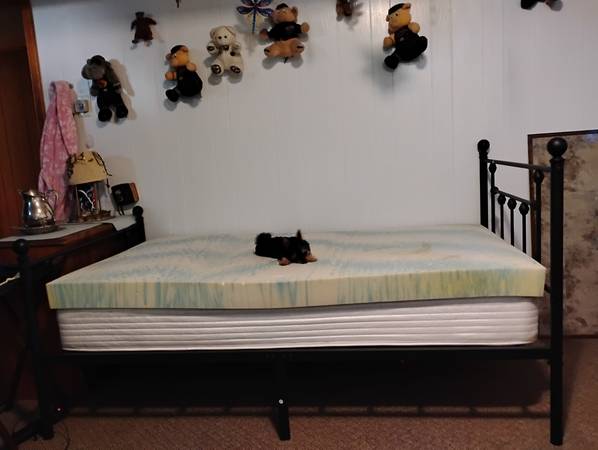 TWIN METAL BED FRAME W/FOOT BOARD & HEAD BOARD W/ MATTRESS 1