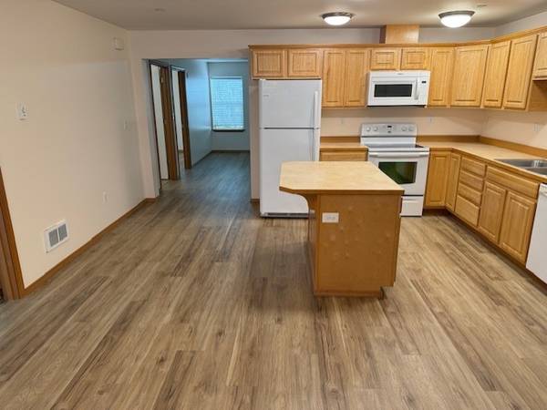 $2,150 / 2br - 1150ft2 - SPACIOUS 2 BED, 1.5 BATH APARTMENT FOR RENT IN EVERETT W EASY COMMUTE (Everett, Seattle, Mukilteo, Lynnwood)63850755275395123