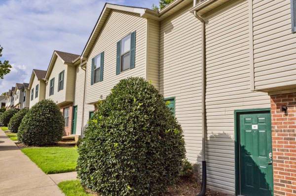 $1,429 / 2br - 918ft2 - Looking for a beautiful space? You've come to the right place! (Hendersonville)63904697824642122