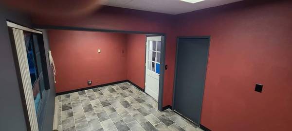 $700 / 190ft2 - Tattoo shop room for rent (Eugene)63977275084290121
