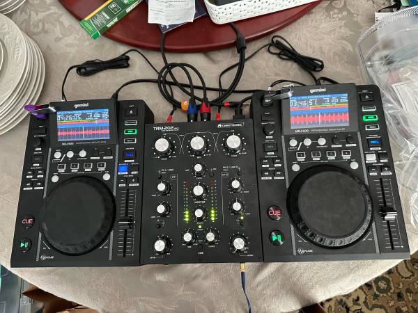 Omnitronics TRM-202 Mk3 Rotary DJ Mixer 1