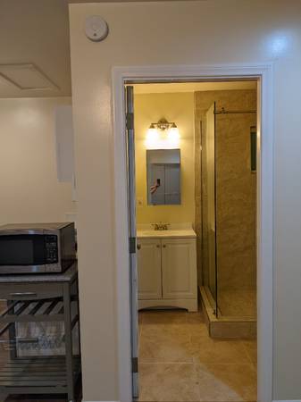 $1300.00 / 1br - 400ft2 - Estudio moderno en tranquilo Monterey Park63829233142787122