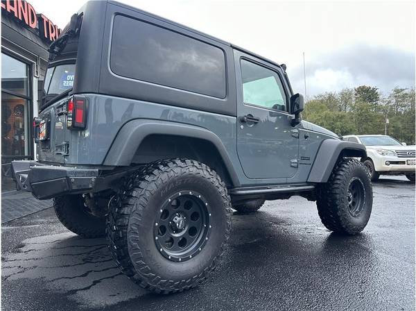 2015 Jeep Wrangler 4x4 4WD elevado, 37 pulgadas, paragolpes metálico, barra de luces, ReGea - $23,977 (The Overland Truck Store)63470763198083124