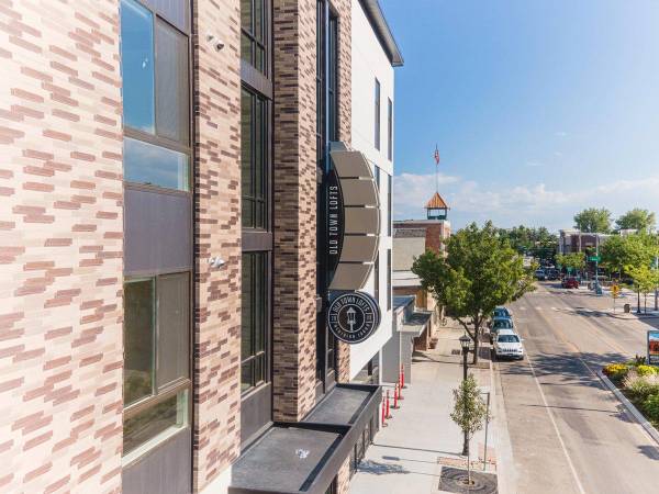 $1,629 / 1br - 612ft2 - Unbeatable Location! 1 BR Loft Near Shops  Washer & Dryer In-H (Downtown Meridian)63981530543362120