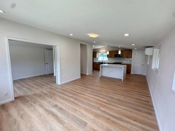 $7850.00 / 4br - 1657ft2 - Fully Renovated 4BD|2BA Single-Level Home with Bonus Room just 1 Block63939536982274124