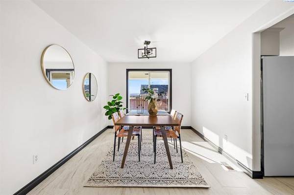 $449,999 / 4br - 2080ft2 - Spacious 4BR West Pasco Home on Corner Lot (Pasco)64293917961603124