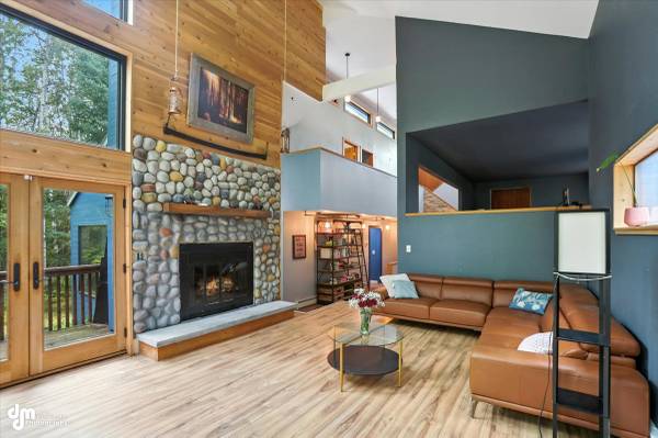 $580,000 / 3br - 2778ft2 - ¡HOGAR ÚNICO EN CHUGIAK! (24343 Thunderbird Drive) (Chugiak)63991792728579124