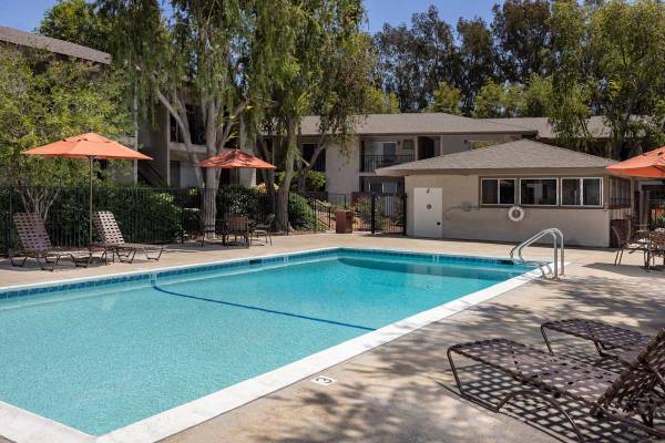 $2,650 / 2hab - 954ft2 - Instalaciones de lavandería en el lugar, armarios espaciosos, piscinas (10108 Calle Marinero, Spring Valley, CA)63865932862209124