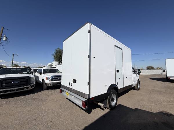 2024 Ford E-350 12ft Reefer - Photo 10
