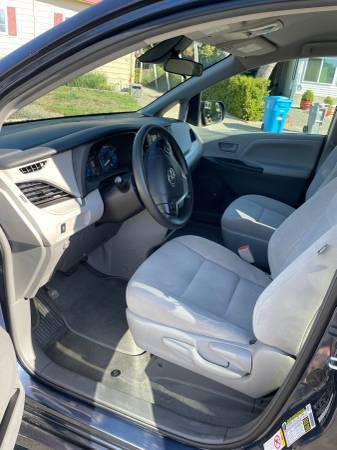 Furgoneta Toyota Sienna - $29,000 (santa rosa)63478441600513123