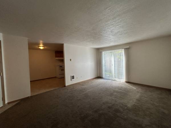$2,295 / 3br - 1288ft2 - 521 NE Burnside Ave #2 - Casa adosada de 3 dormitorios y 2.5 baños (Bend)63839289621123124