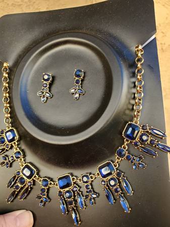 Brand new Iman Blue Necklace and Earring Set 1