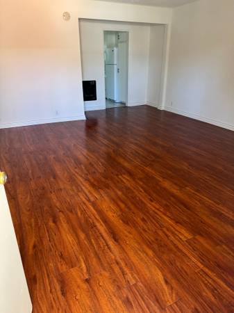 $1,550 / 600ft2 - LARGE SINGLE UNIT IN A QUIET NEIGHBORHOOD (CANOGA PARK)63774460934017121