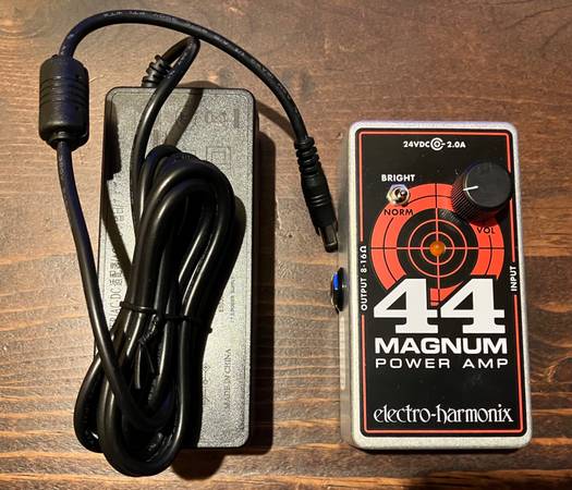 electro-harmonix 44 MAGNUM PEDALBOARD POWER AMP 1