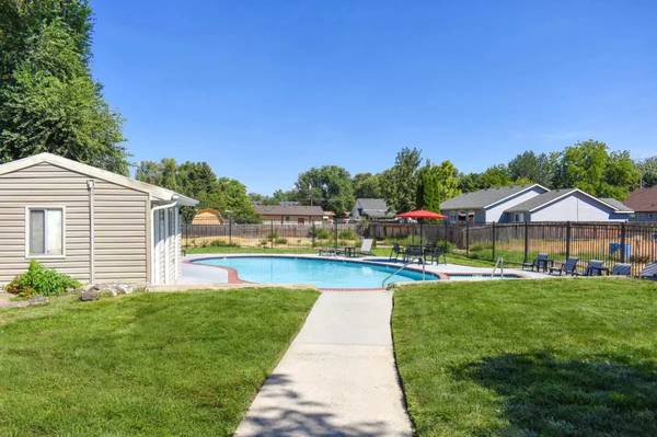 $1,690 / 2br - 829ft2 - Your pets deserve the best! Come to our Pet-Friendly 2 BD / 1 BA. (Boise)63794895767681121
