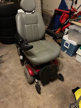 ELECTRIC WHEELCHAIR RUNS GREAT JET 3 1