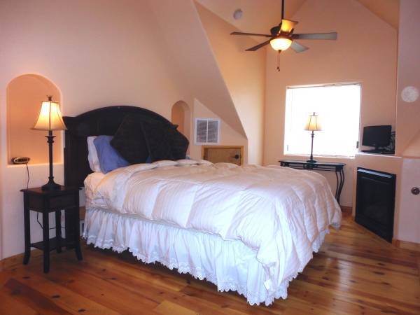 $1,550 / 1br - 900ft2 - 1 Bed 2 Bath Taos Condo for Rent in Town (Taos)63659781707137121