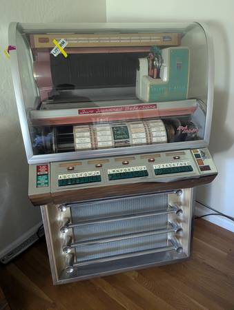 Seeburg V200 Jukebox with 100 records! 1