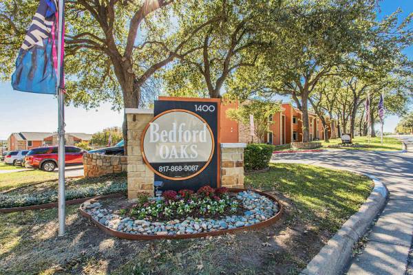 $899 / 1br - 630ft2 - The Fall Apartment You've Been Dreaming Of (1400 Shady Ln, Bedford, TX)63796578298369121