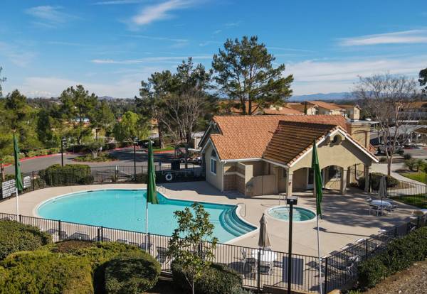 2x2 AVAILABLE - ASK ABOUT OUR LOOK&LEASE SPECIAL!! 1