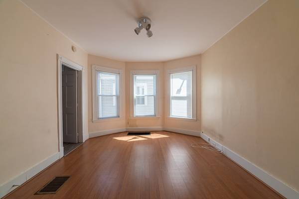 $2,800 / 3br - Malden 3 Bed/1 Bath Retreat | Forestdale Gem (Forestdale)63699333601411121