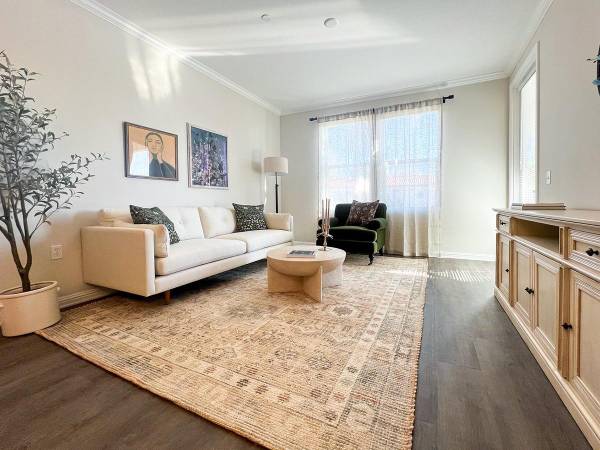 $3,245 / 3br - 1613ft2 - Gorgeous Riverside Living-3 BR Condo with Resort Pool & Spa (Downtown Riverside)64028082178945120