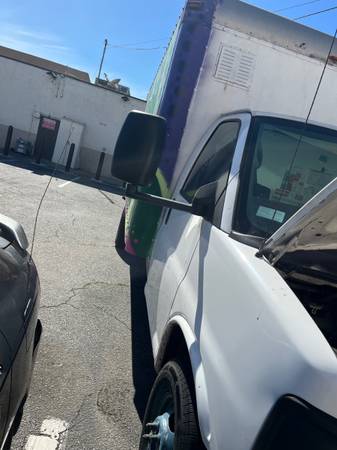 2005 GMC Savana - Photo 6