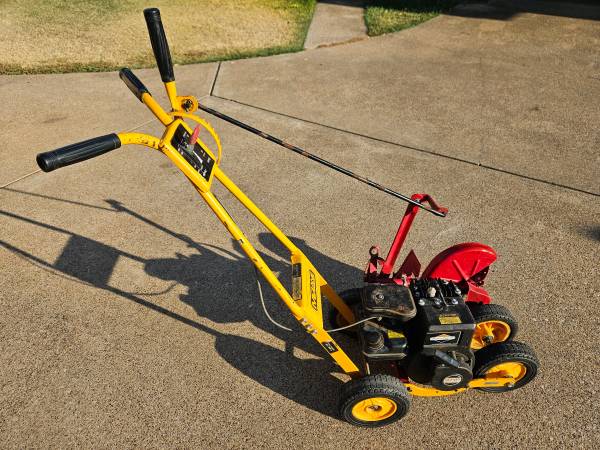 McLane 3hp gas edger. 1