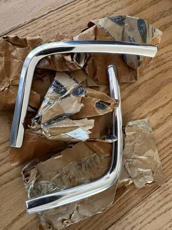 NOS 1967 y 1968 Ford Mustang, moldura cromada de ajuste trasero izquierda y derecha - $200 (SE Portland)63471429917955120