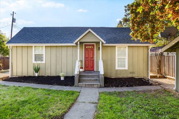 $305,000 / 2br - 1076ft2 - Turn-key, 2/1 home in Grants Pass (Grants Pass)64192592020994121