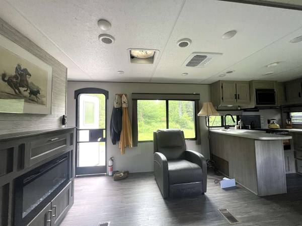 $1,250 / 1br - 296ft2 - Numerous hazelnut trees are scattered throughout the property (Lyndonville, VT)63784685079299122