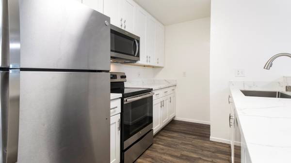 $2,695 / 2br - 950ft2 - *OPEN HOUSE: 10/12 11AM-1PM* Spacious 2BR in OB/Point Loma + Parking (San Diego)63998604819843123