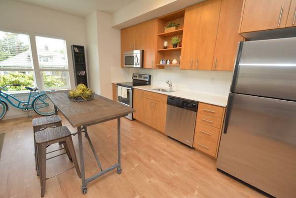 $1,995 / 2br - Live Easy. Walk Everywhere. Tour Daveneaux! (NE Portland, NE Couch, Laurelhurst, Buckman)63914854463106121