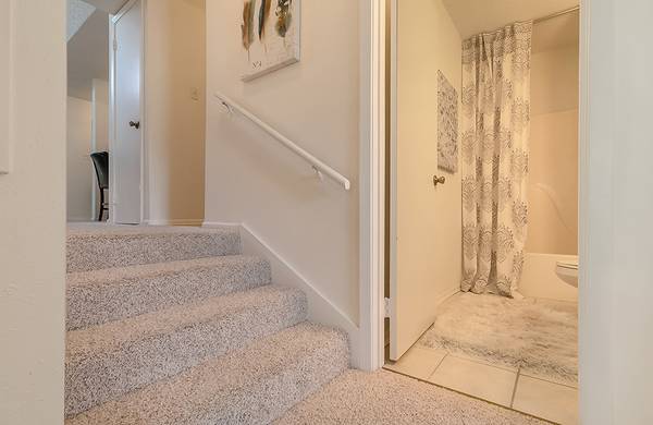 $1,595 / 2br - 1100ft2 - ¡Departamento Mejorado Disponible Ahora! ¡Solicita Ahora y Obtén una Semana Gratis! (River Ridge)63792041597187121
