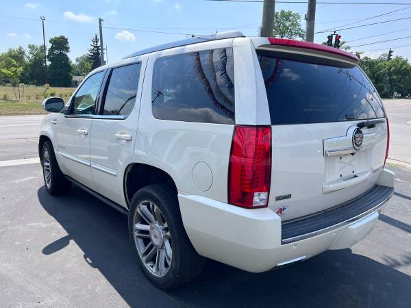 2014 Cadillac Escalade AWD - $18,500 (West Seneca)63483359804419121
