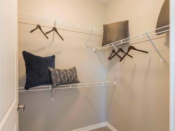 $1,404 / 1br - 762ft2 - Walk In Closets, Custom Designed Cabinetry, Direct access garages (North Colorado Springs)63658196777345124