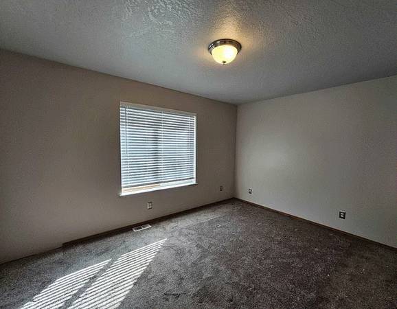 $1,299 / 3br - Welcome to this charming 3 bedroom, 2 bathroom home (Pasco, WA)63699782521729121