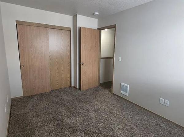$1,500 / 2br - En el Corazón del Centro Comercial 205 + Lavavajillas y Triturador - Relajado (Este de Portland)63820681607939123
