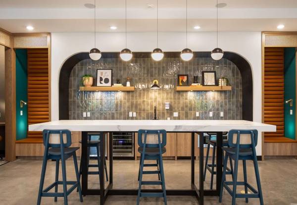 $2,606 / 2br - 850ft2 - Hermoso apartamento de 2 BA, 2 BR con inspiración Art Deco cerca de Lake Merritt (centro de Oakland)63880247519361123
