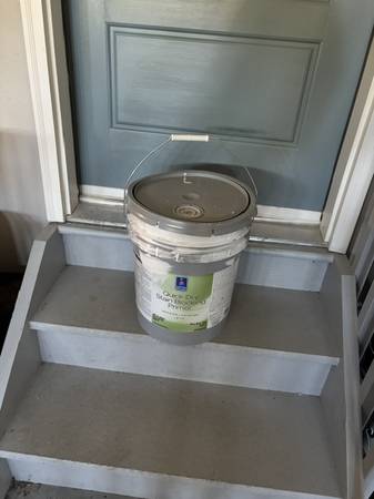 Empty five gallon paint bucket with handle - FREE! 1