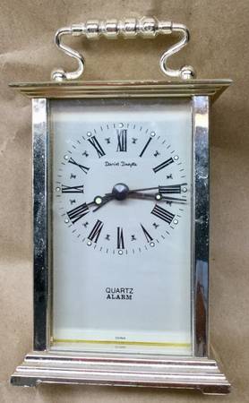 Gold finish Plastic Frame Daniel Dakota Quartz Desk Mantle Alarm Clock 1