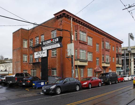 $1,150 / 1br - Corazón de Slabtown, Se permiten mascotas y más en apartamento de 1 habitación + pisos de madera dura (Slabtown)63672512096769121