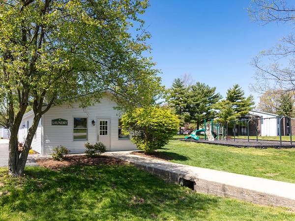 $800 / 1br - 710ft2 - Spacious bedroom and walk-in closet! Great floorplan for great price! (1200 E Elmwood Dr, Terre Haute, IN)63675880709633124