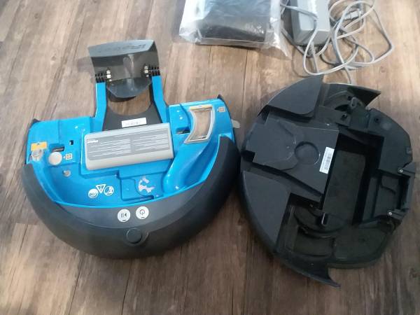 Robot aspirador para pisos de madera - $50 (Arlington)63471432238851122